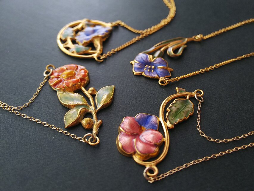 フランスヴィンテージ エナメル・秋色オレンジ色の花 チョーカー