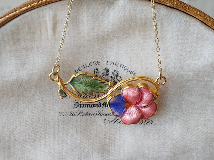 フランスヴィンテージ　エナメル・くすんだピンク色とBlue色の花　チョーカーネックレス