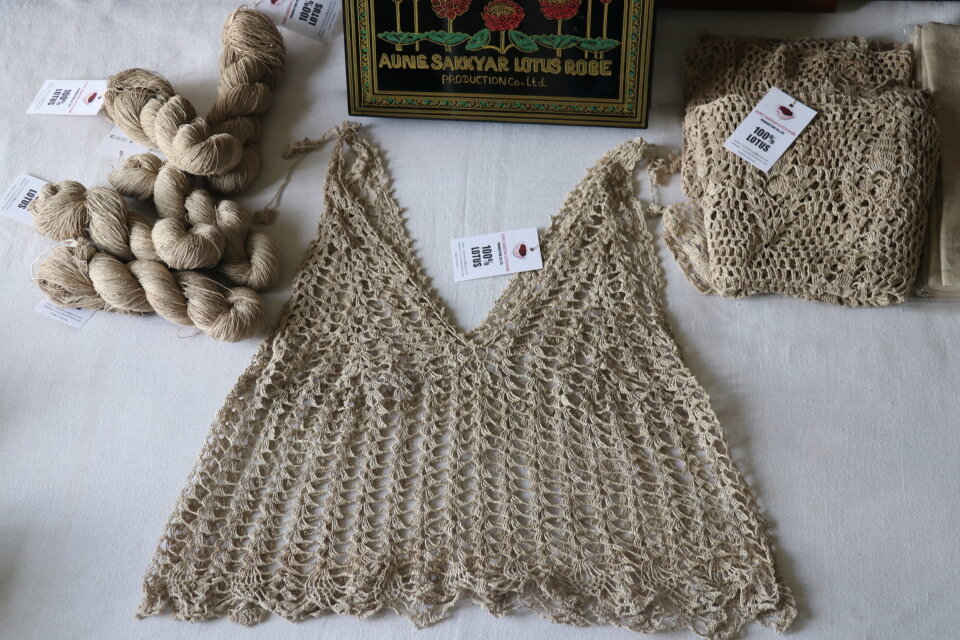 100% 蓮糸の手編みレースキャミ