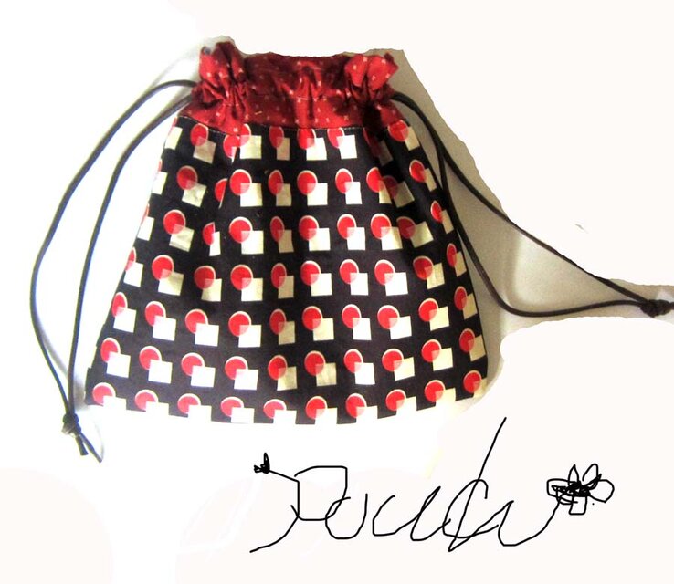 米国生地　チェリードットの大人可愛い巾着ポーチ　コスメ入れ サニタリー入れ