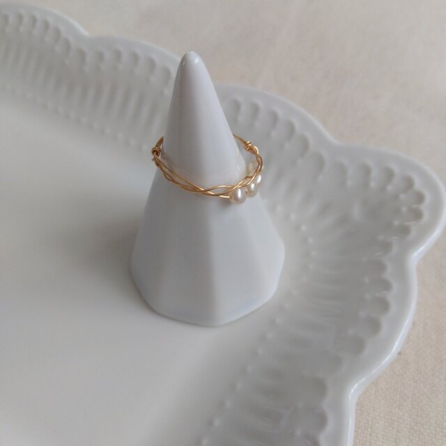 14kgf 小粒淡水パールのねじり極細ワイヤーリング