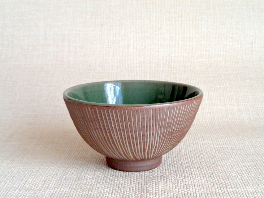 碗 (青磁象嵌 線紋a)