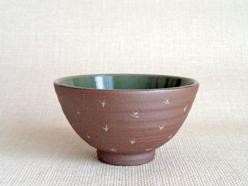 碗 (青磁象嵌 草紋a)