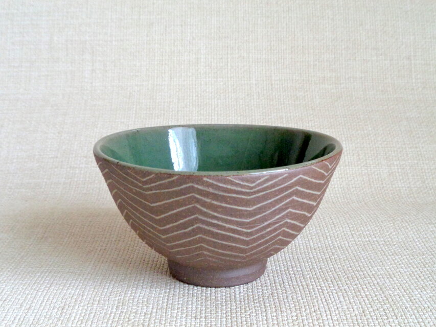 碗 (青磁象嵌 幾何紋a)