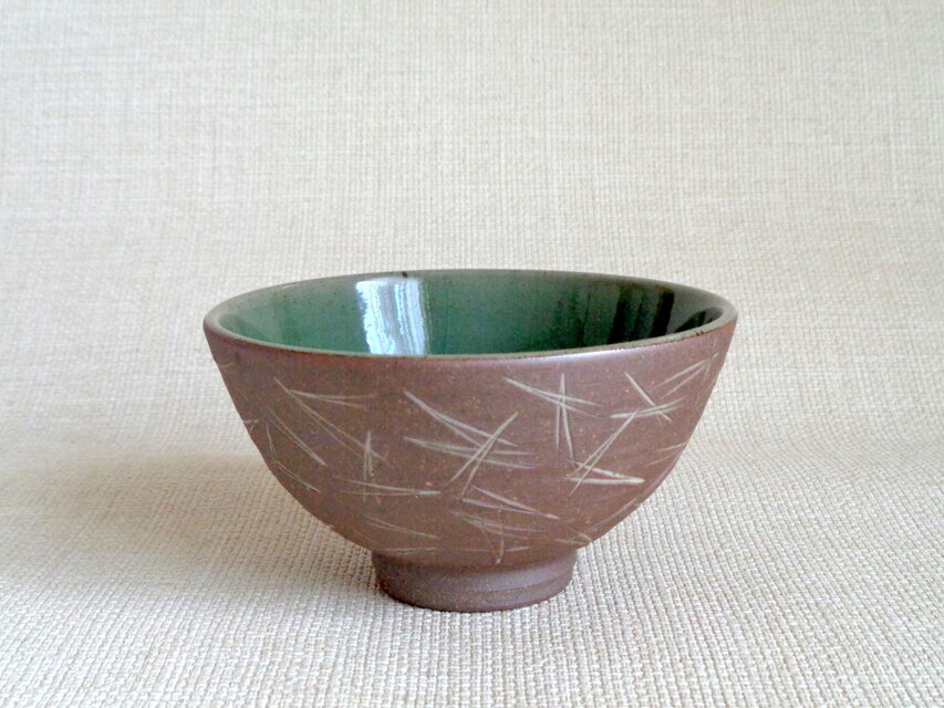 碗 (青磁象嵌 松葉a)