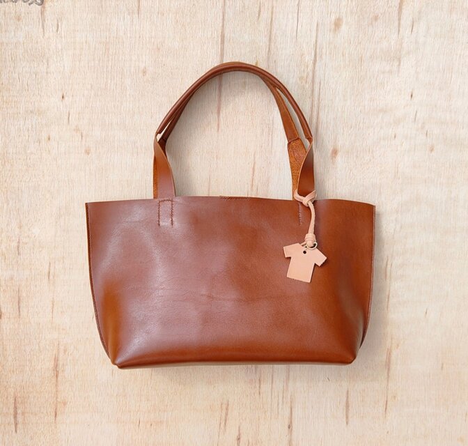 A4サイズのボーティーバッグ（レザートートバッグ/メンズ/レディース