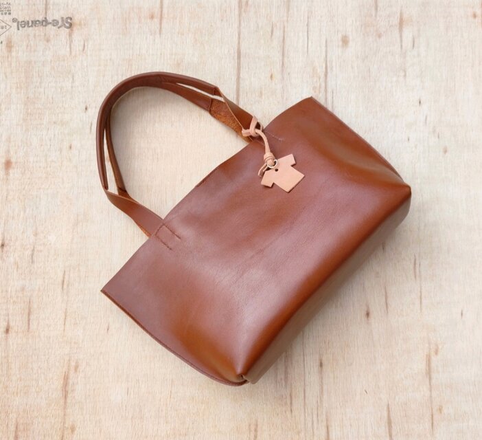 A4サイズのボーティーバッグ（レザートートバッグ/メンズ/レディース