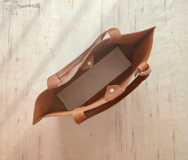 A4サイズのボーティーバッグ（レザートートバッグ/メンズ/レディース