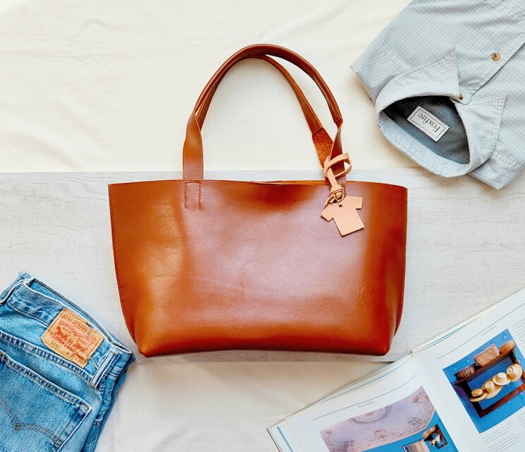 A4サイズのボーティーバッグ（レザートートバッグ/メンズ/レディース/旅行/ビジネス/お出かけ/大きい）焦がしキャメル