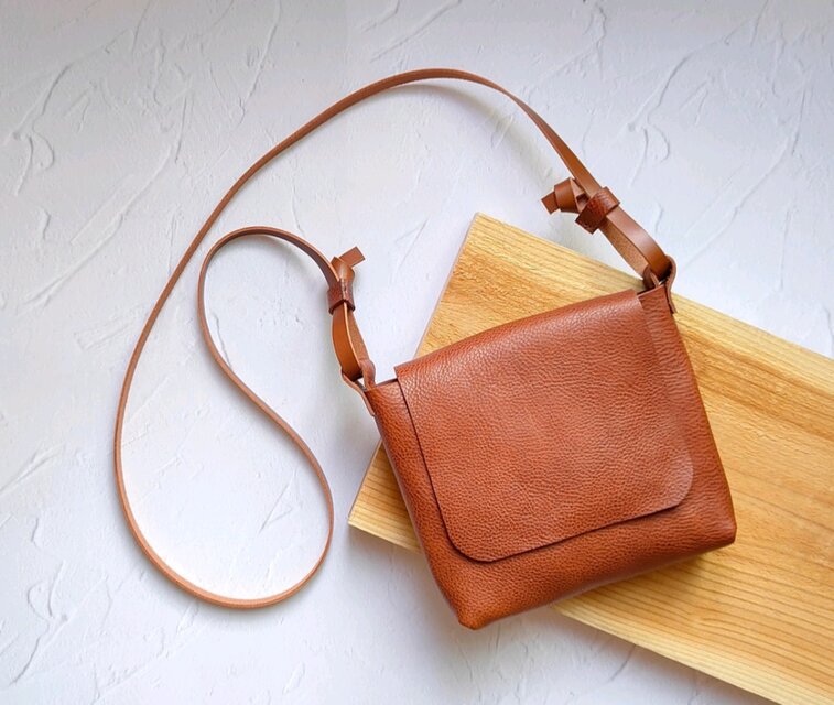 【イタリアンレザー】ポストマンのメールバッグ(ショルダーバッグ/メンズ/レディース/旅行/コンパクト)チョコブラウン