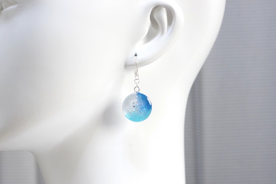 レジンアート　ラウンドピアス〈竜宮〉