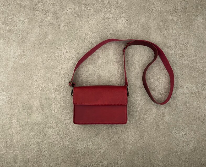 ボディバッグ　ボルドー　イタリアンレザー　＜E＞