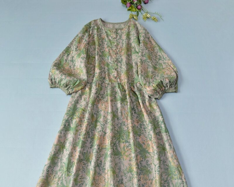 シルクようなプリント素材で七分袖大人可愛いワンピース♪