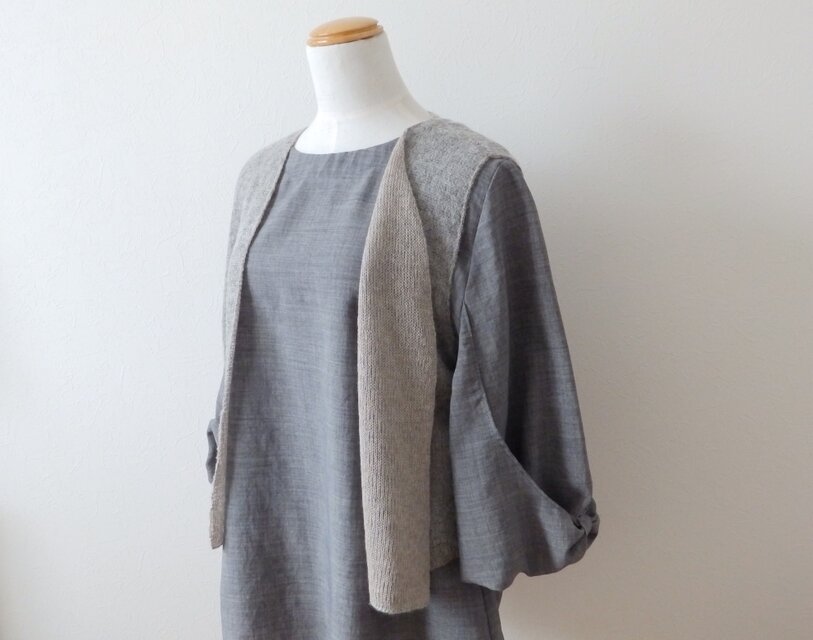 ニット・薄くて軽いモヘアとウールのショートベスト