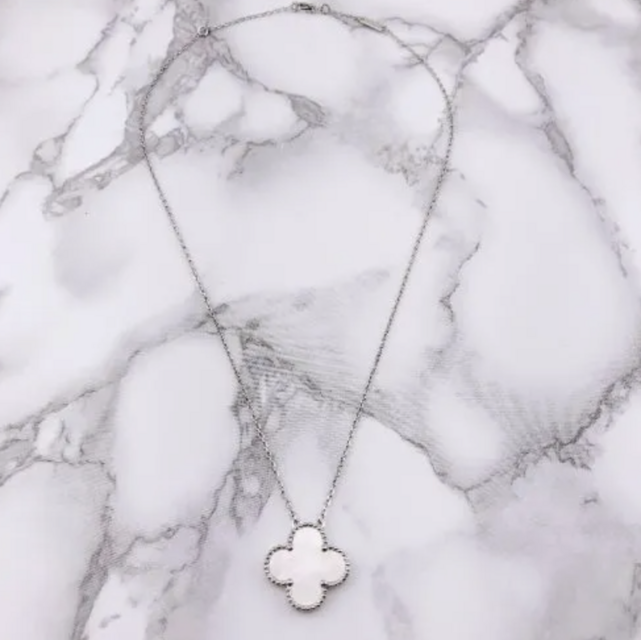 幸せのクローバーネックレス 20mm（マザーオブパール）【高品質！送料