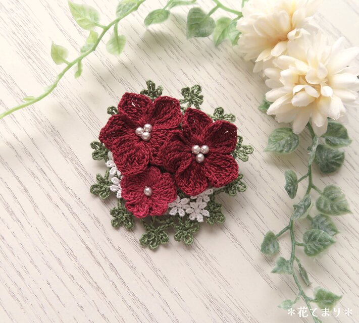 レース編み クリスマスローズのブローチ～deep red～ | iichi 日々の