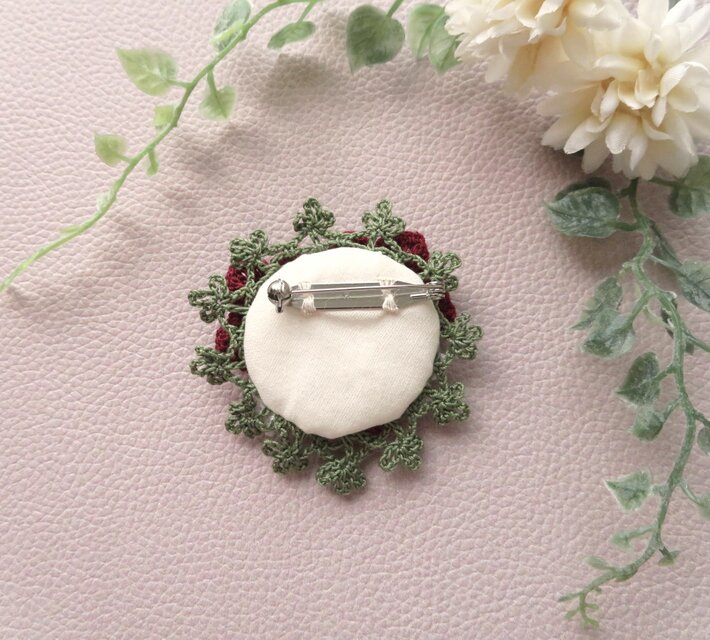 レース編み クリスマスローズのブローチ～deep red～ | iichi 日々の