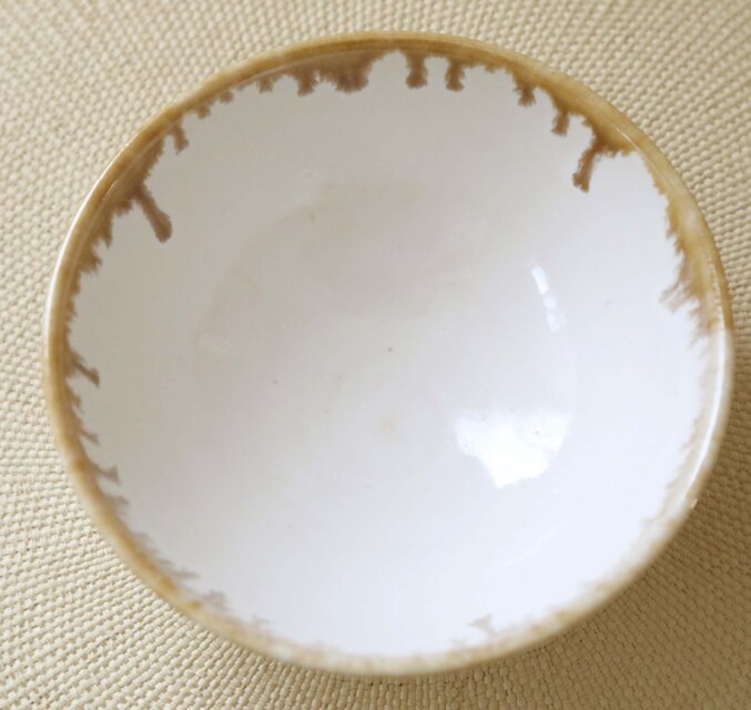 白釉と縁飴の飯碗 | iichi 日々の暮らしを心地よくするハンドメイドや
