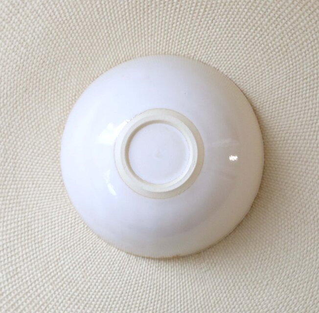 茶碗 白色釉薬 丸形 白釉と縁飴の飯碗 | iichi 日々の暮らしを心地よくするハンドメイドや