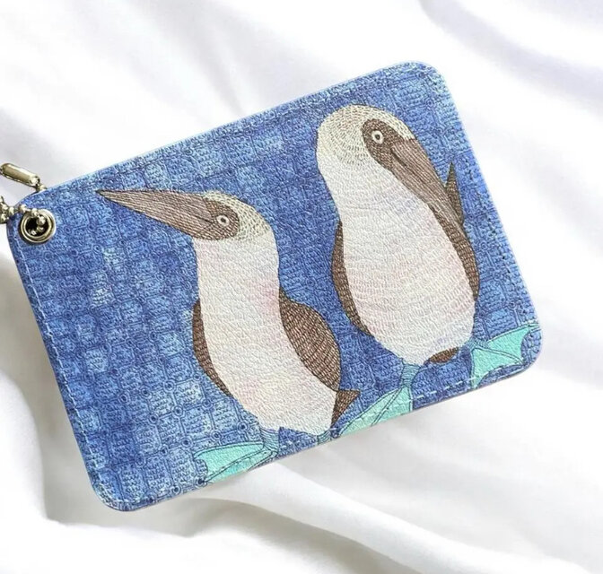 青い翼と旅の記憶｜アオアシカツオドリ・マオルドとソレイナのパスケース