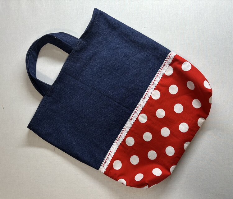 トートバッグ　【紺デニム✖️赤白水玉2cm 】レースつき