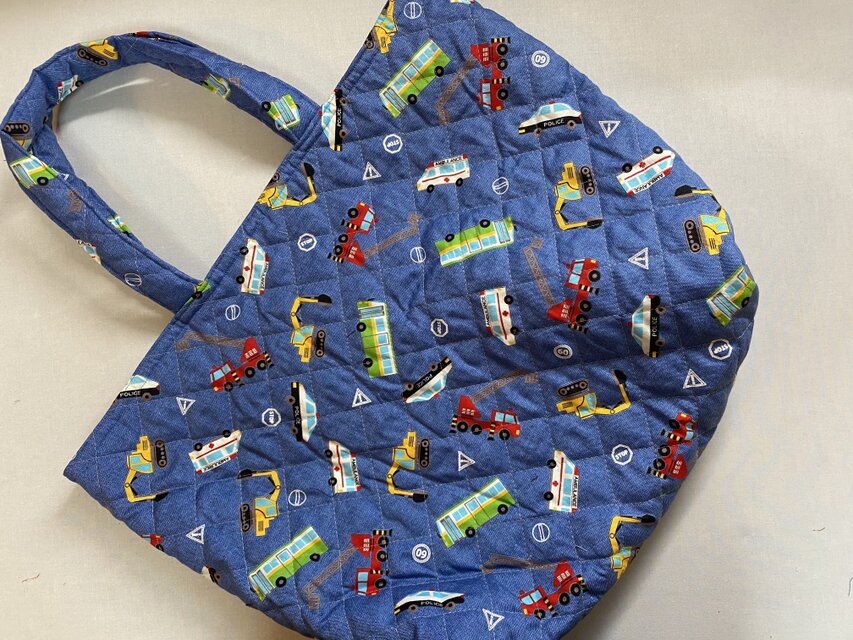 トートバッグ【はたらく車柄】キルティング・大きめ