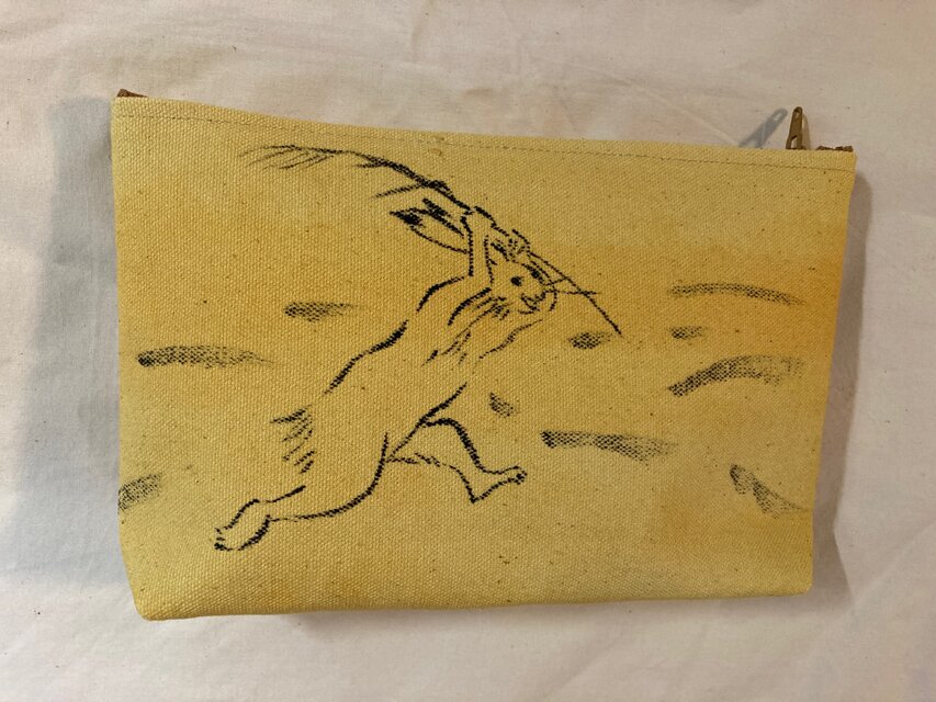手描き鳥獣戯画のポーチ | iichi 日々の暮らしを心地よくする