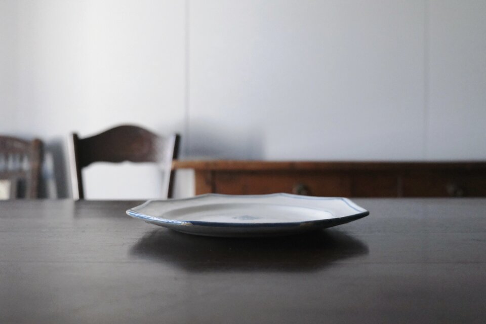 18世紀のムスティエ 小さめのお皿 *状態比較的良 18世紀 フランス ムスティエ 白錫釉オクトゴナル皿 / France 18th C