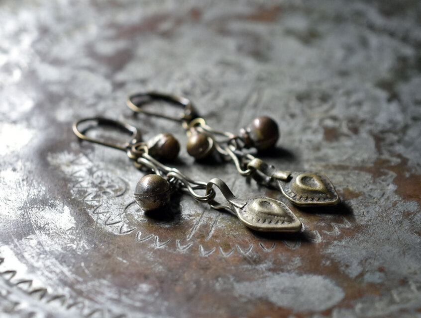 ペイズリー型oldアフガンメタルと民族鈴のピアス