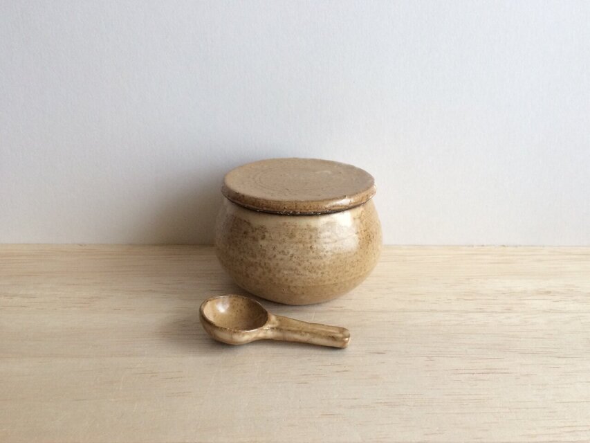 丸蓋物（匙付き）アイボリー