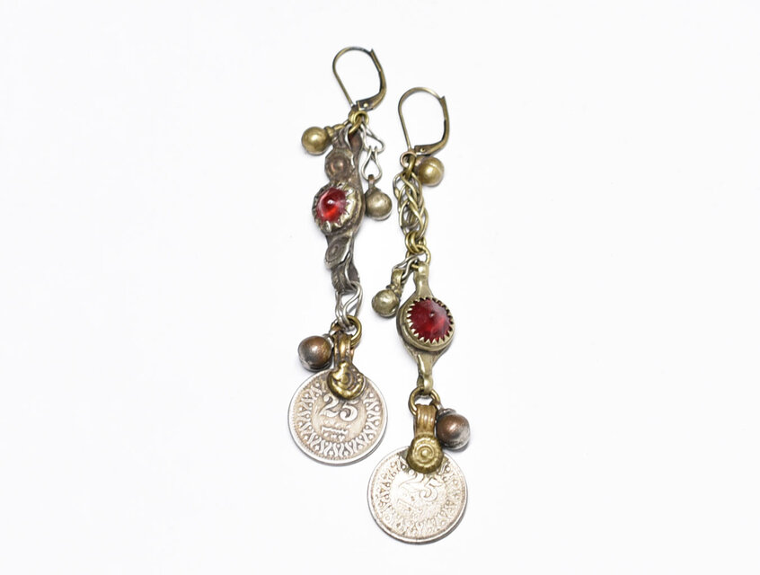 oldコインとoldアフガンメタル、民族鈴のアンシメトリーピアス | iichi