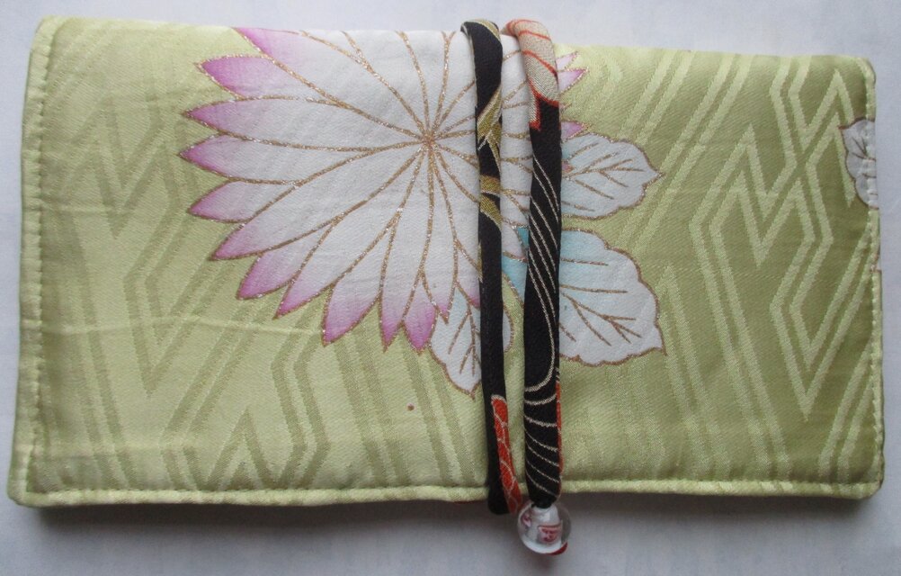 ８４５４　花柄の振袖で作った和風財布・ポーチ　＃送料無料