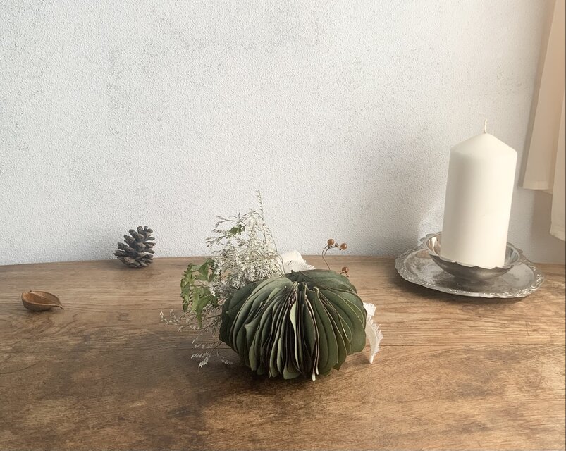 ユーカリと秋の実 ミルフィーユリース | iichi 日々の暮らしを心地よく