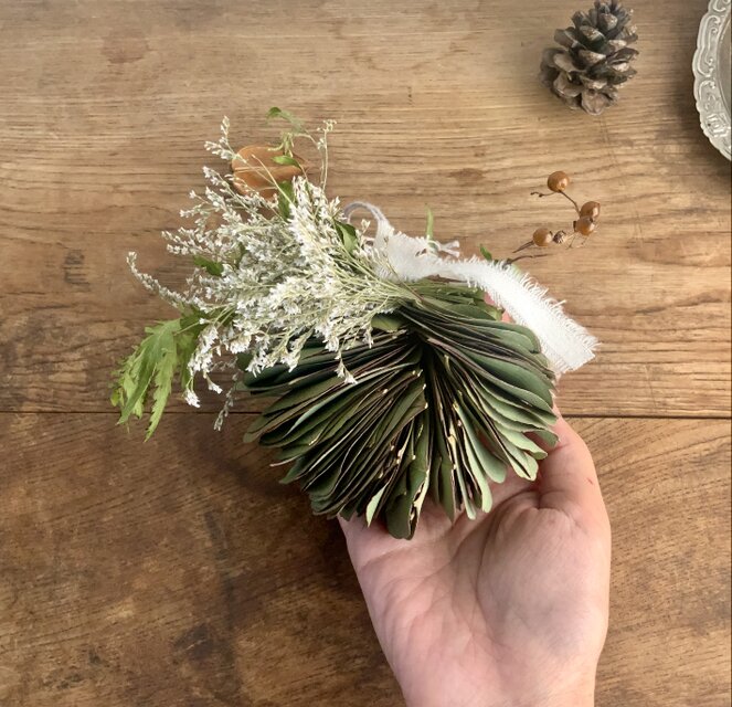 秋色アジサイと木の実のミルフィーユ飾り　(飾りの部分25㎝) 秋色アジサイと木の実のミルフィーユ飾り(飾りの部分25㎝)