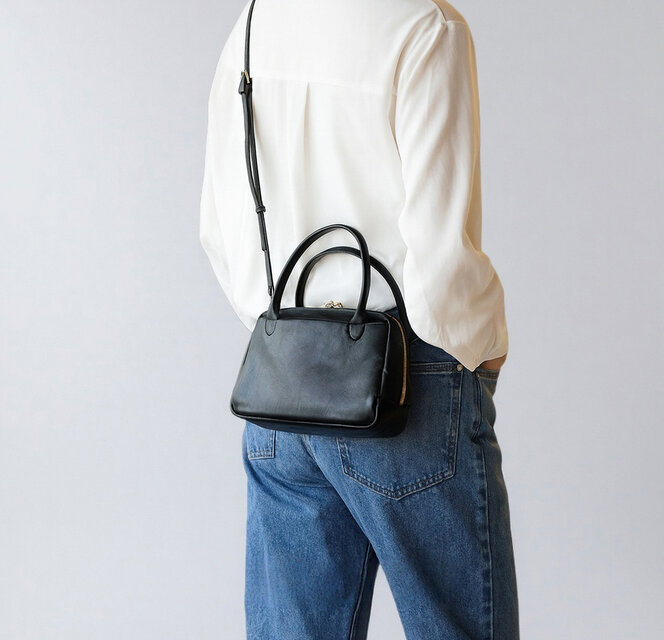 【2way仕様】柔らかヌメ革の本革バッグ｜手提げ＆斜めがけ対応｜上品ミニトートのコピー