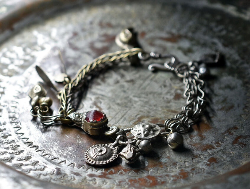 16個のチャームのヴィンテージシルバーブレスレット アンティーク