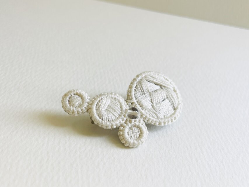 tunagu ー つなぐー】とても軽いつけ心地のブローチ b001