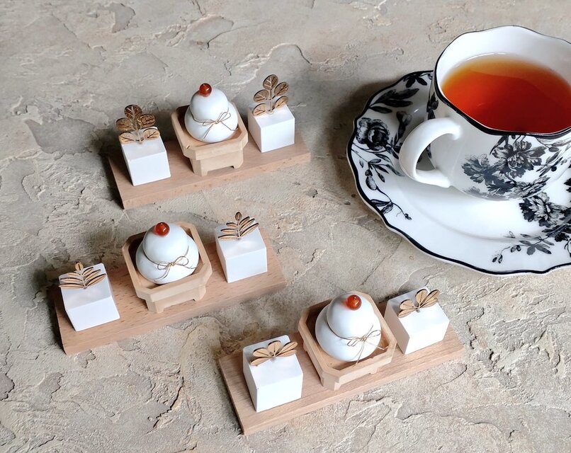 【セット販売】小さな鏡餅のアロマストーン　■　左右にお飾りつき！松竹梅の飾りを選んでご注文