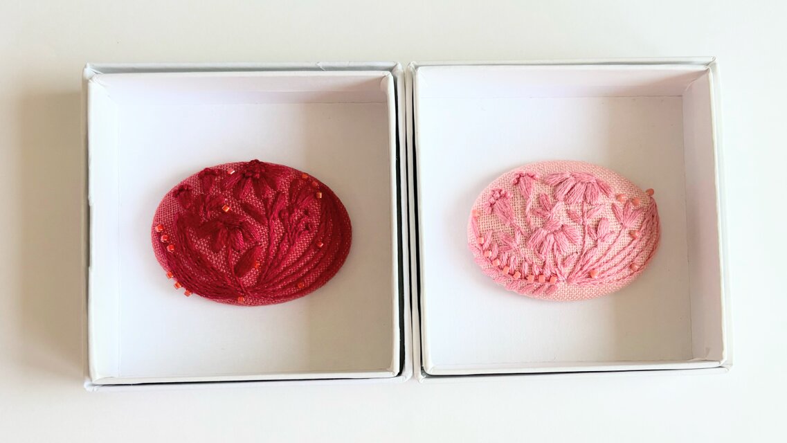 小さなお花の刺繍ブローチ・botanical#413 | iichi 日々の暮らしを