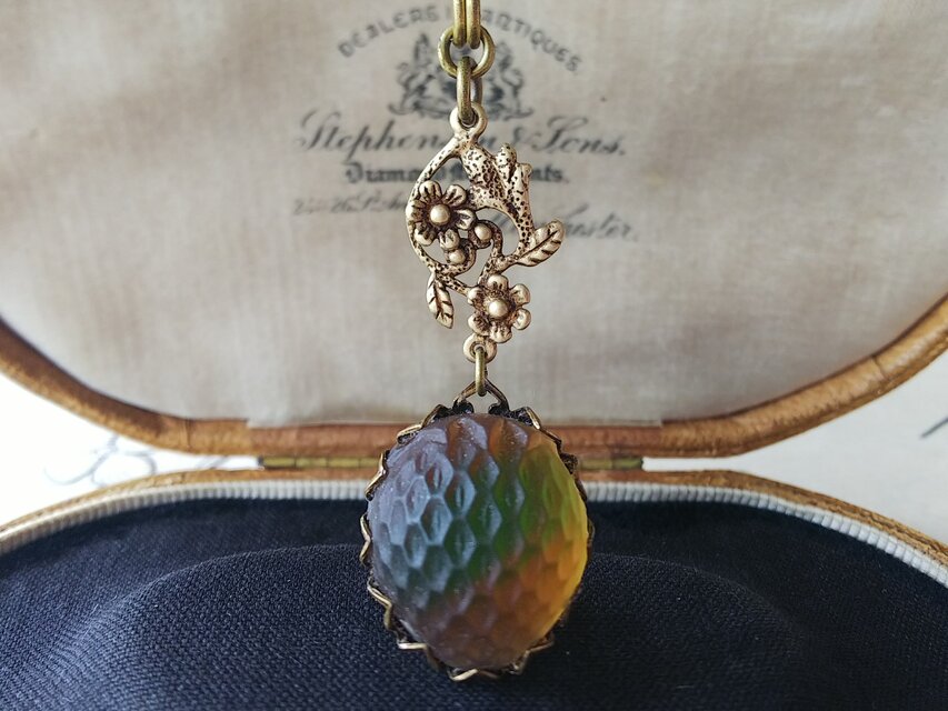 ヴィンテージ　秋色いちご／Green～桃Orange　花葉クラシカルネックレス