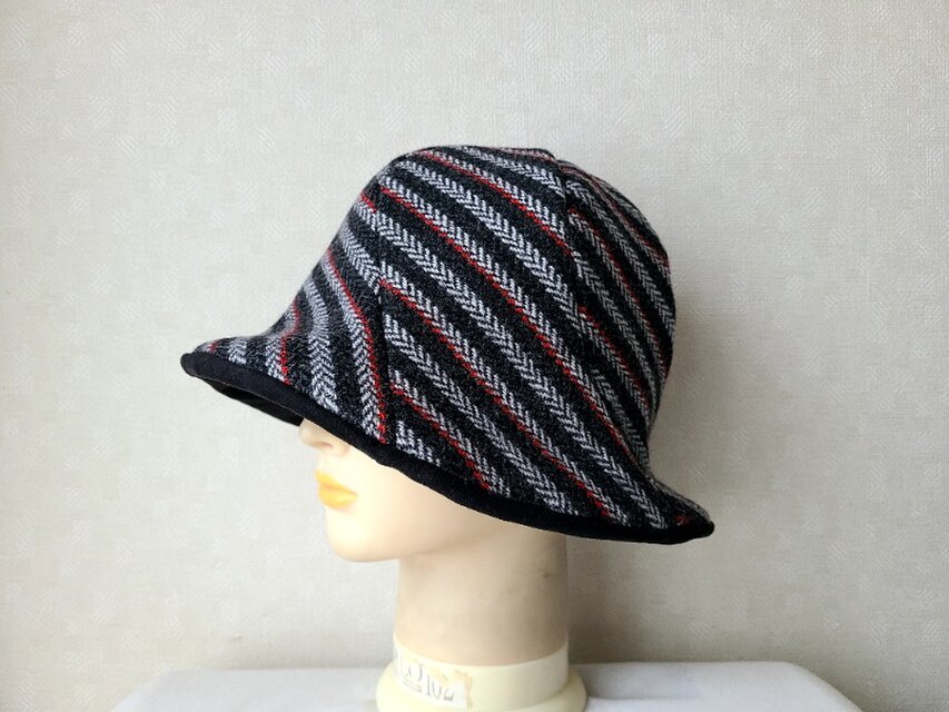 魅せる帽子☆リバーシブルが嬉しい♪上質ウールのクロッシュ～ヘリンボーンストライプ