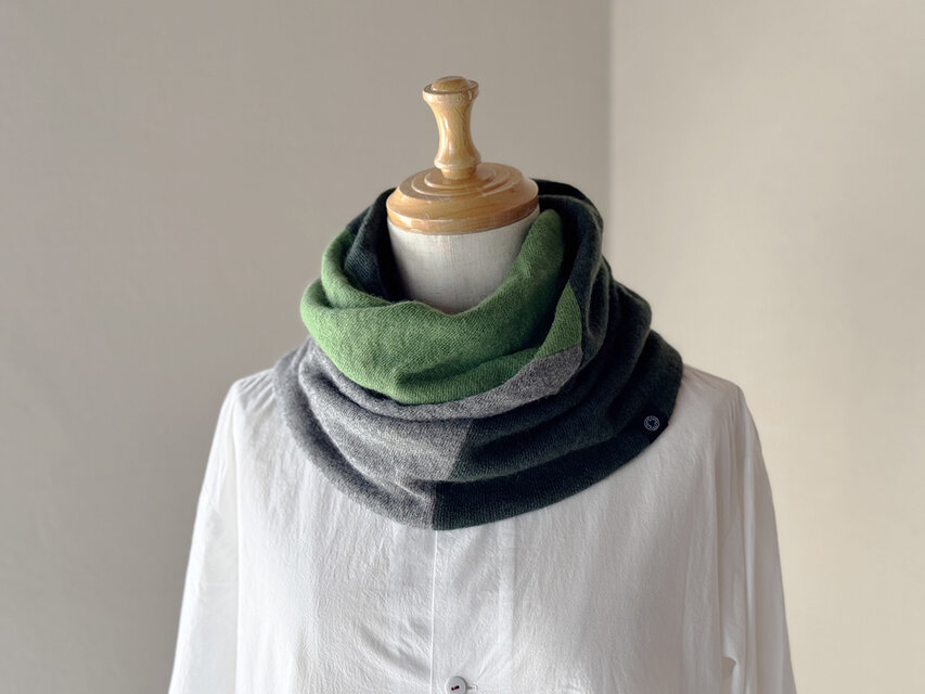 温度を纏う。純カシミヤねじりスヌード ［Tsumiki Design］オリーブ/グリーン/グレー