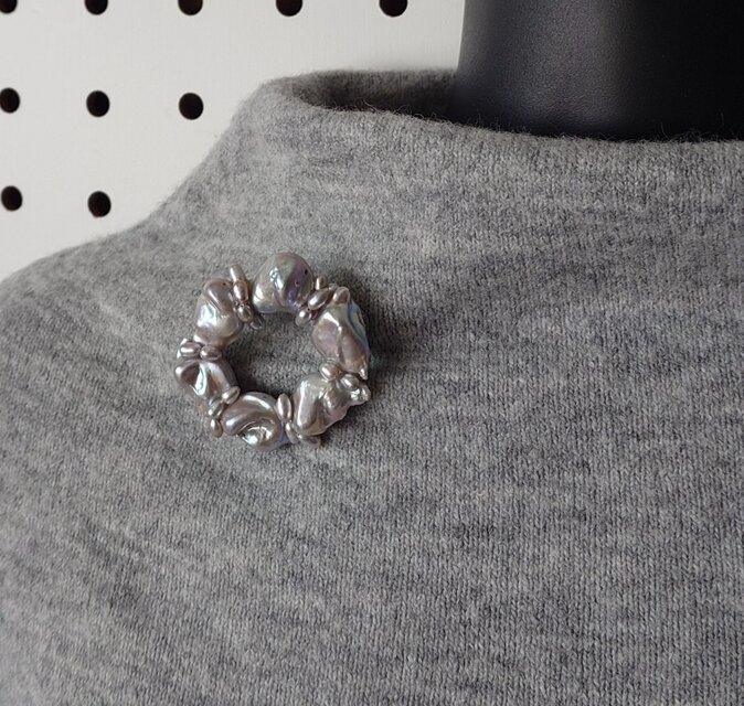 シルバーバロックのサークルブローチ