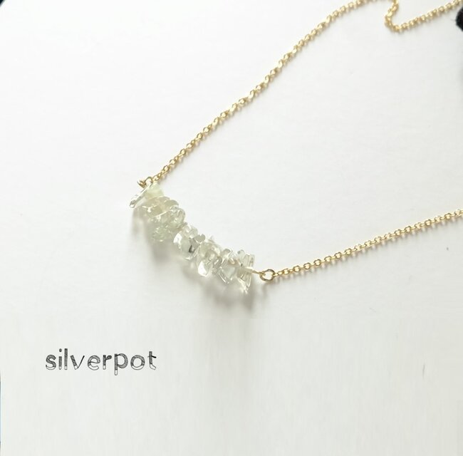 G134【天然石　グリーンアメジスト】のさざれバーネックレス　淡いグリーン　チェーンの色＆長さお好みでお作りします