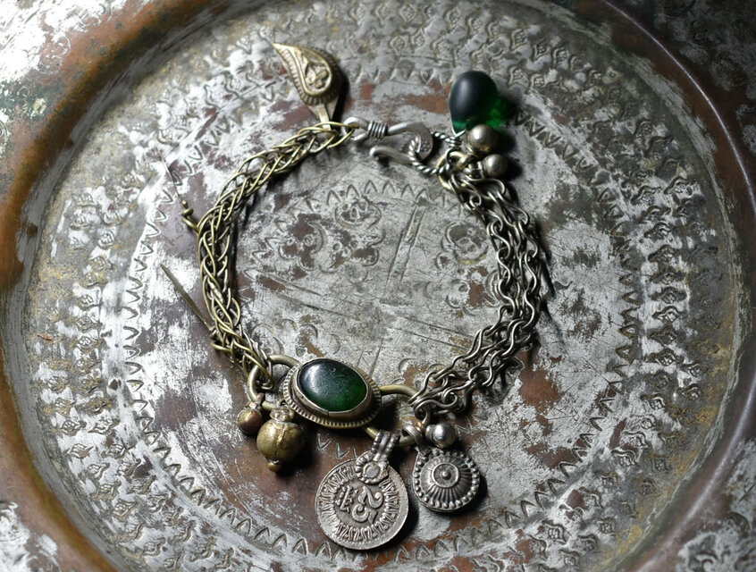 多彩oldアフガンメタルとチェーン、oldコイン、ウエディングビーズ、民族鈴のメタルブレス