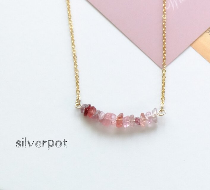 G179【天然石　スピネル】のさざれバーネックレス　チェーンの色＆長さお好みでお作りします