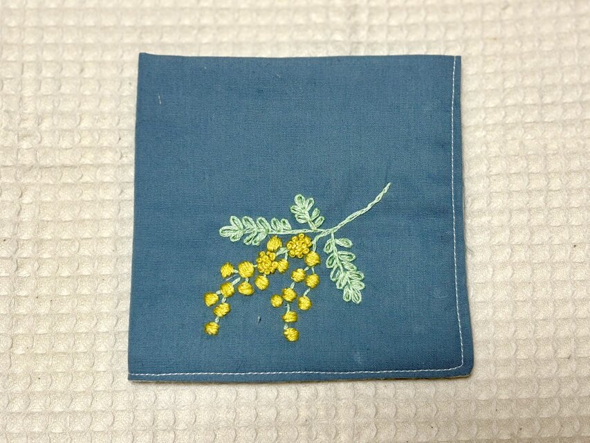 手刺繍ハンカチ（ミモザ）