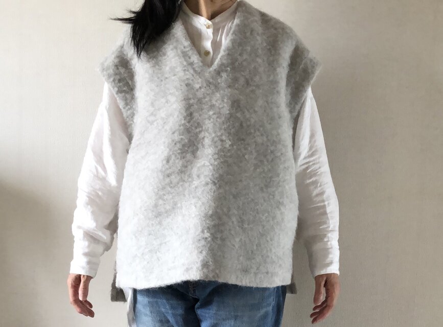 モフモフ　アルパカ混Vネックベスト