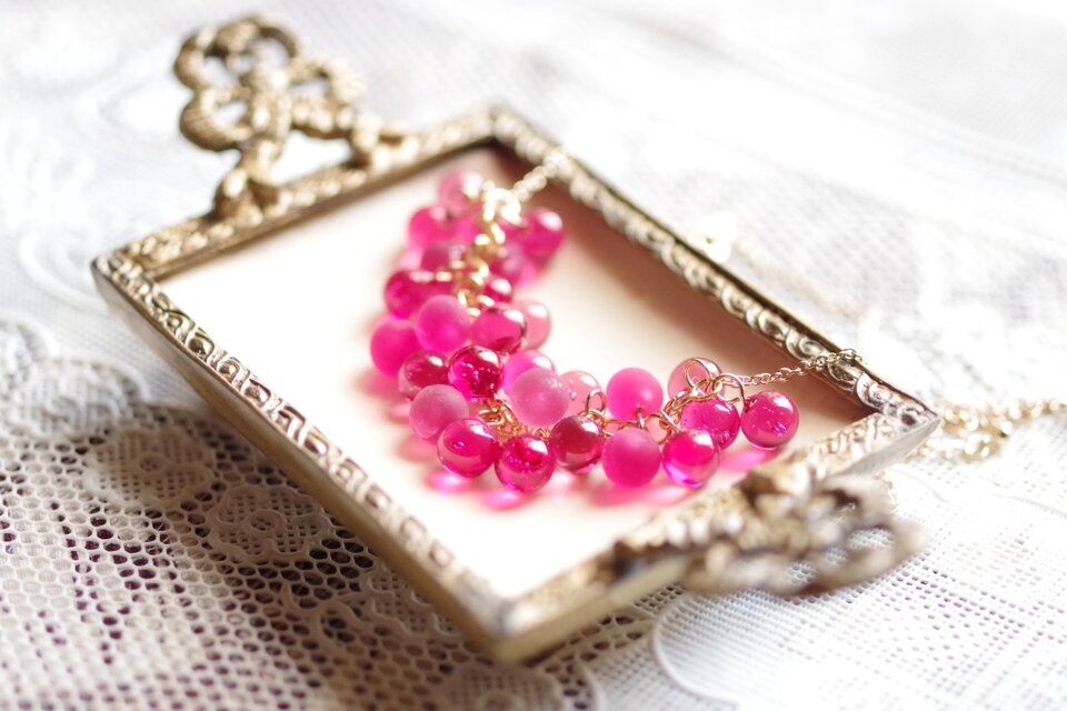 レジンアート　球体のネックレス〈恋の味〉