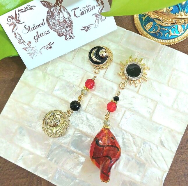 太陽と夜月☪︎アラビアンポストピアス レッド ハンドメイド No.1146